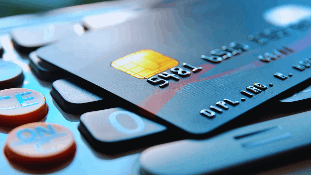 No Annual Fee Credit Cards: Are They a Good Deal?