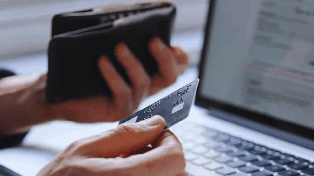 How Your Credit Card Can Affect Your Credit History